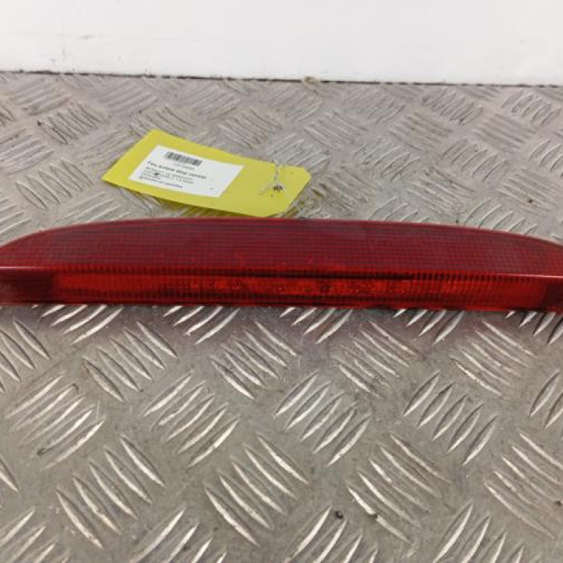Feu arriere stop central RENAULT CLIO 2 Feu arriere stop central RENAULT CLIO 2