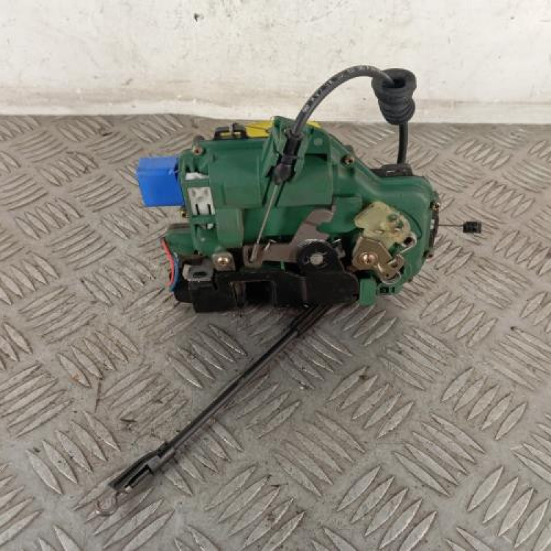 Serrure avant droit VOLKSWAGEN POLO 4 Serrure avant droit VOLKSWAGEN POLO 4