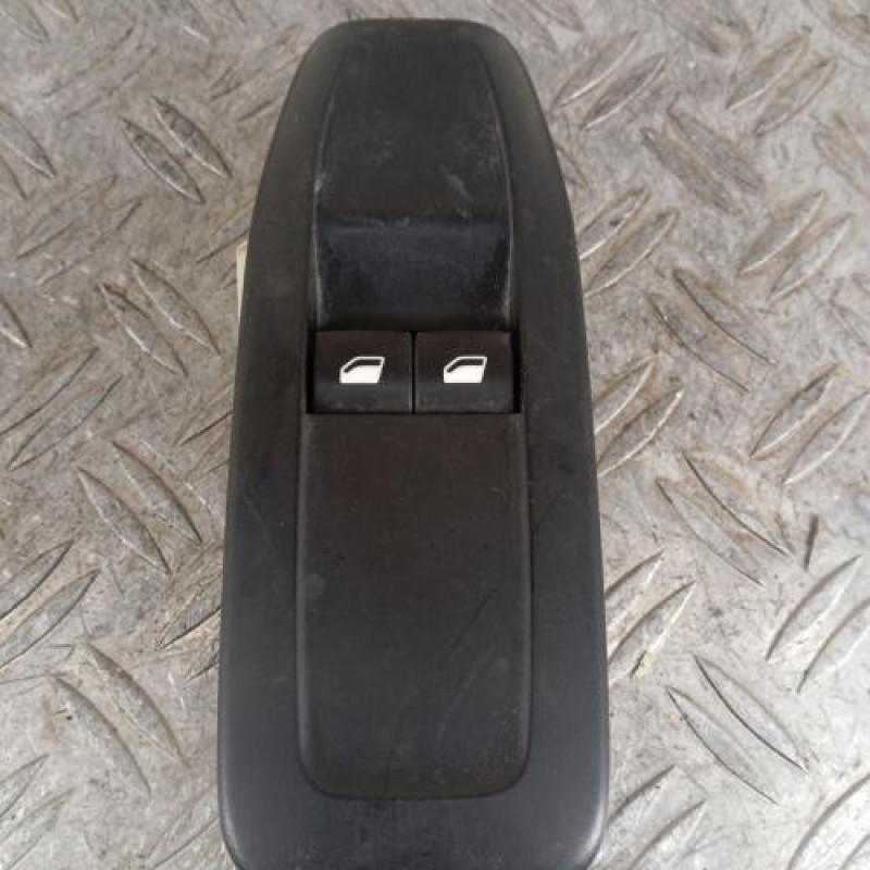Interrupteur de leve vitre avant gauche PEUGEOT 208 1