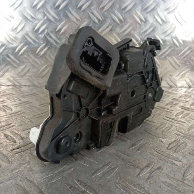 Serrure avant gauche VOLKSWAGEN POLO 5