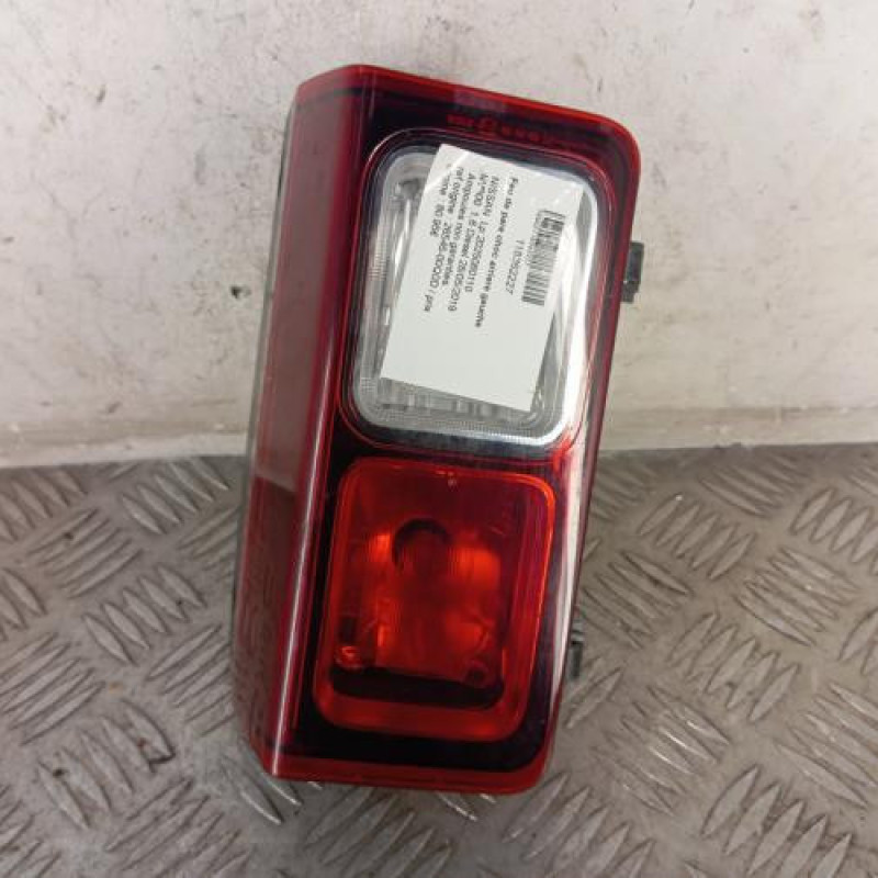 Feu de pare choc arriere gauche NISSAN NV300