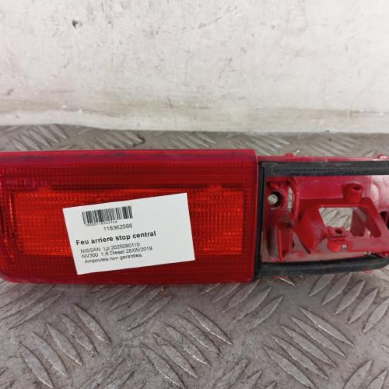 Feu arriere stop central NISSAN NV300