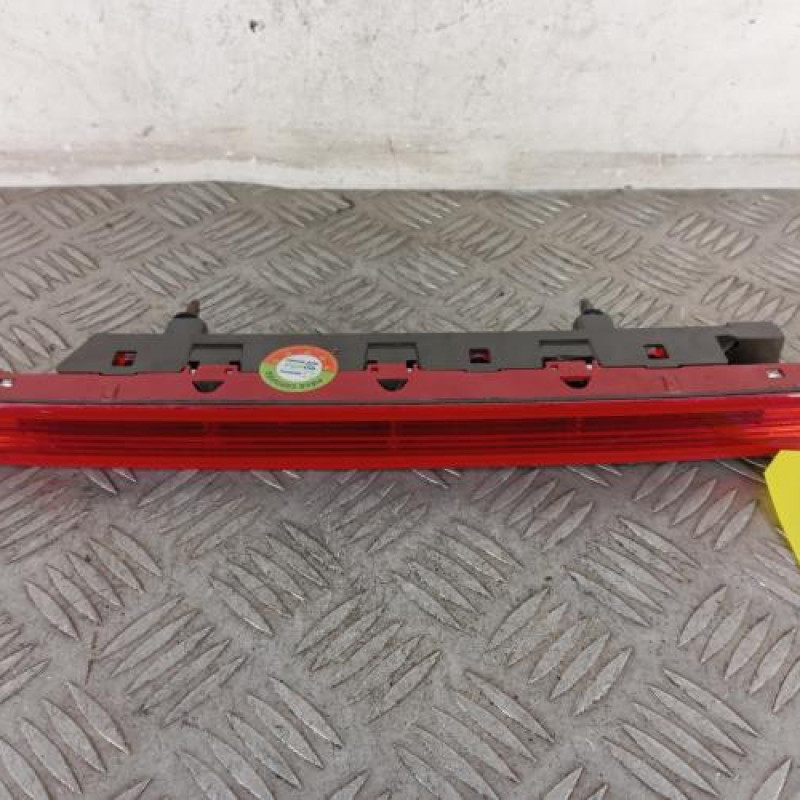 Feu arriere stop central PEUGEOT 5008 1