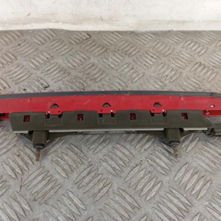 Feu arriere stop central PEUGEOT 5008 1