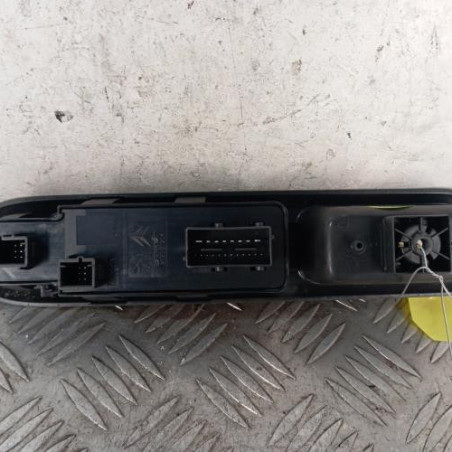 Interrupteur de leve vitre avant gauche PEUGEOT 5008 1