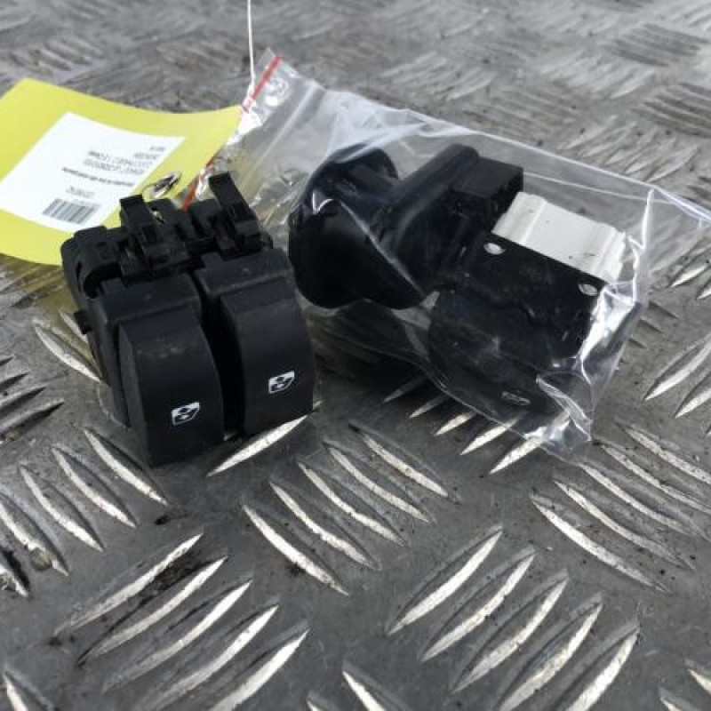 Interrupteur de leve vitre avant gauche RENAULT CLIO 2
