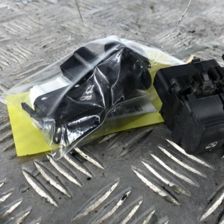 Interrupteur de leve vitre avant gauche RENAULT CLIO 2