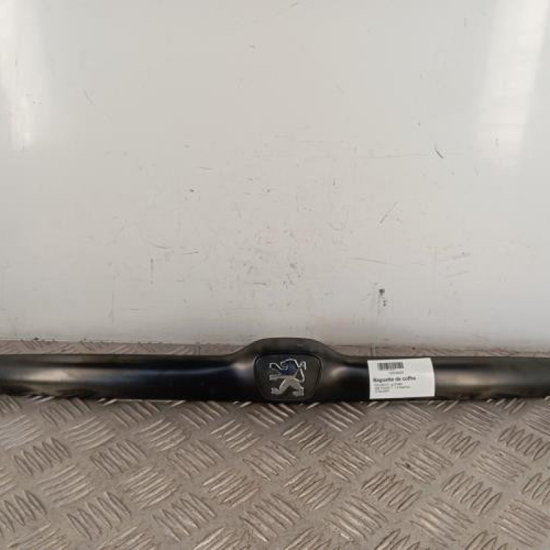 Baguette de coffre PEUGEOT 206