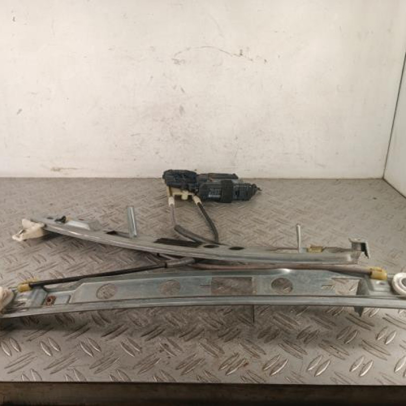 Leve vitre electrique avant droit RENAULT MEGANE 2