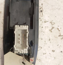 Interrupteur de leve vitre avant droit PEUGEOT 208 1 Photo n°3