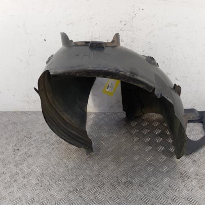 Pare boue avant droit PEUGEOT 208 1