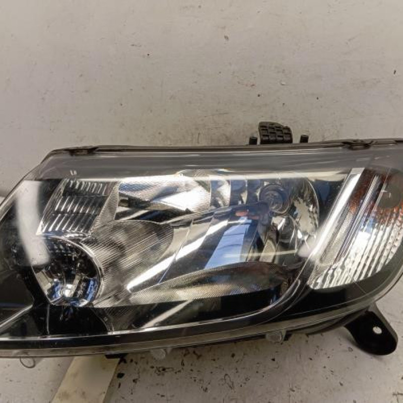 Optique avant principal gauche (feux)(phare) DACIA SANDERO 2