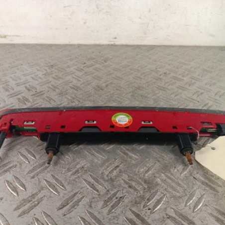 Feu arriere stop central PEUGEOT 3008 1
