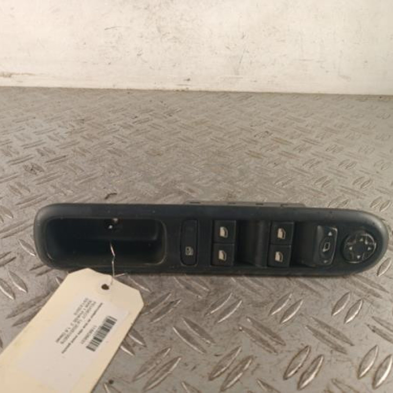 Interrupteur de leve vitre avant gauche PEUGEOT 3008 1