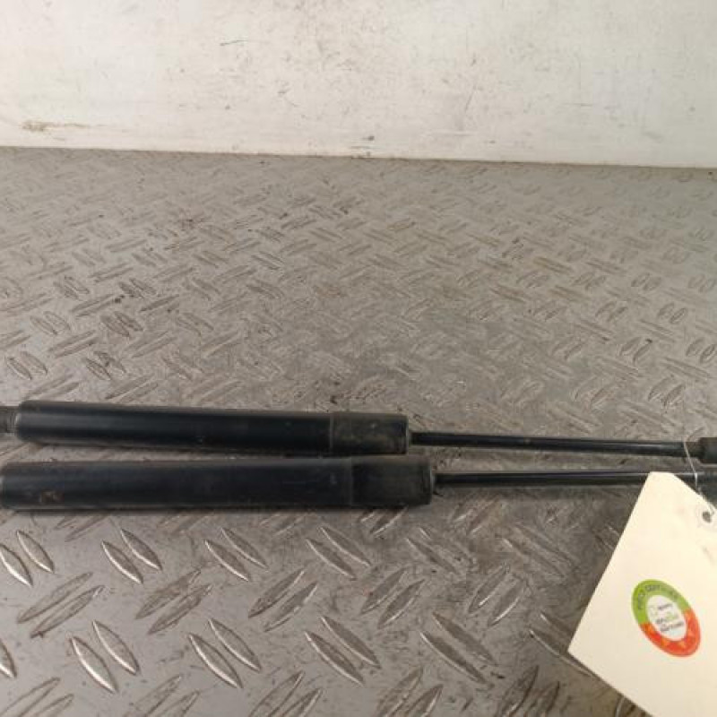 Verin de coffre PEUGEOT 2008 1