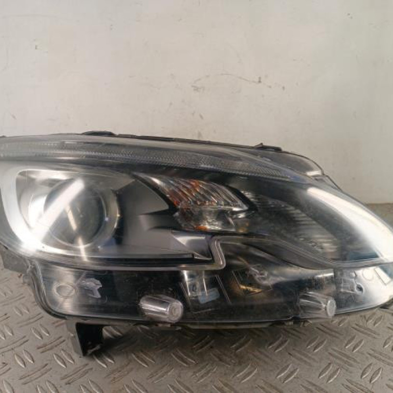 Optique avant principal droit (feux)(phare) PEUGEOT 2008 1
