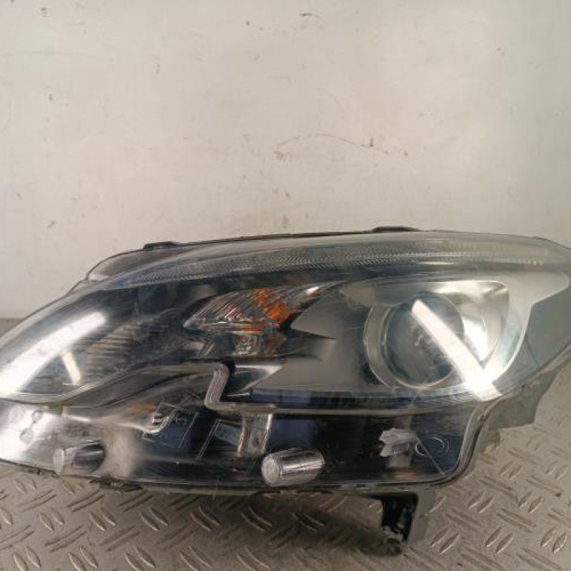 Optique avant principal gauche (feux)(phare) PEUGEOT 2008 1