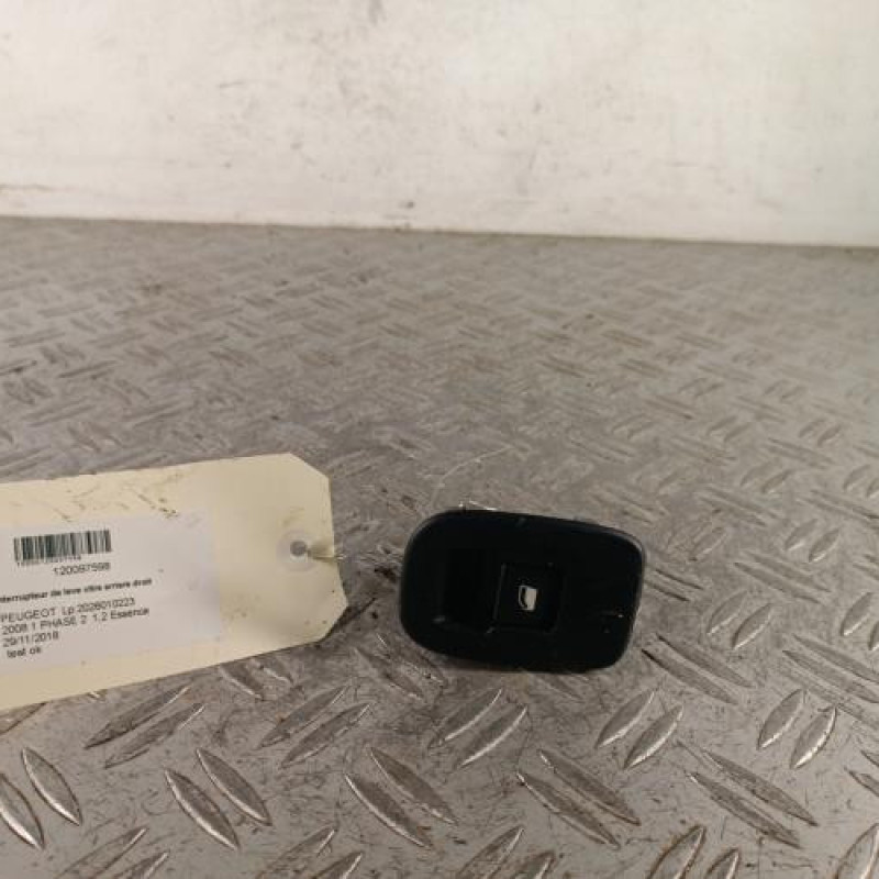 Interrupteur de leve vitre arriere droit PEUGEOT 2008 1