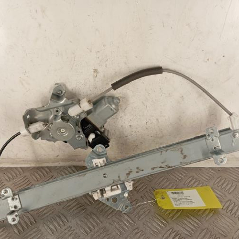 Leve vitre electrique avant droit NISSAN JUKE 1