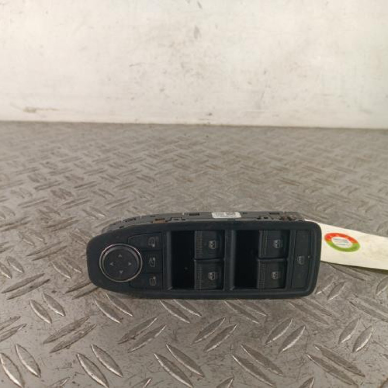 Interrupteur de leve vitre avant gauche RENAULT CLIO 5