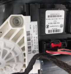 Leve vitre electrique avant droit VOLKSWAGEN SCIROCCO 3 Photo n°4