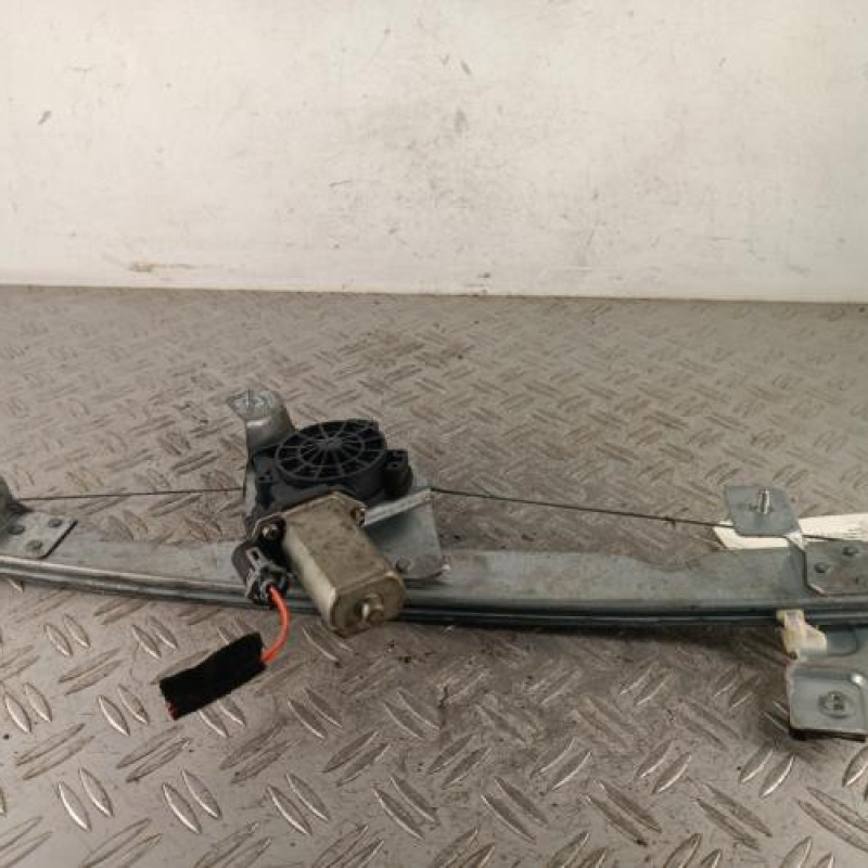 Leve vitre electrique avant droit DACIA SANDERO 1