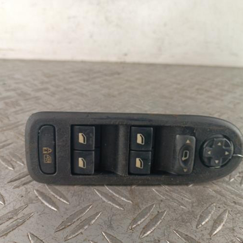 Interrupteur de leve vitre avant gauche PEUGEOT 308 1