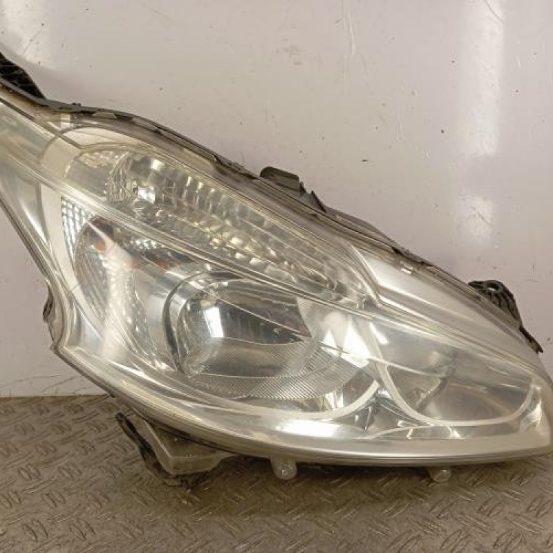 Optique avant principal droit (feux)(phare) PEUGEOT 208 1