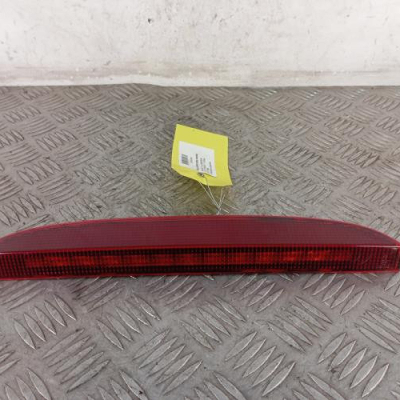 Feu arriere stop central RENAULT CLIO 2 Feu arriere stop central RENAULT CLIO 2