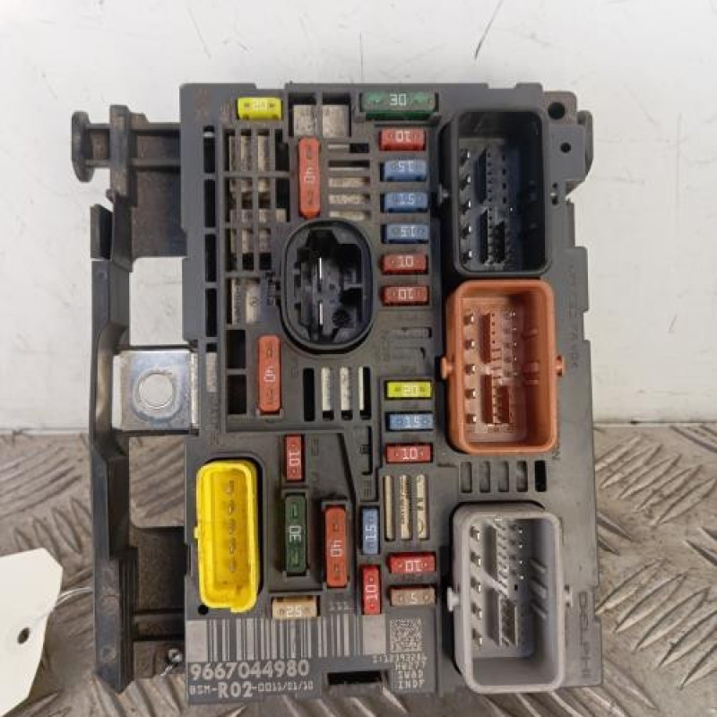 Boitier servitude moteur (BSM) PEUGEOT 3008 1