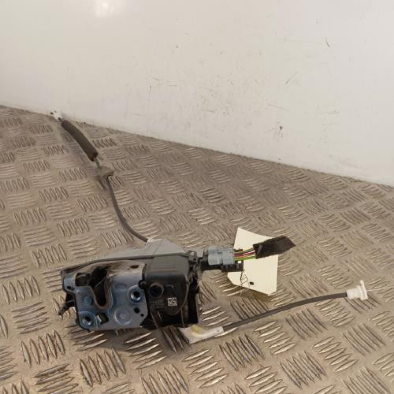 Serrure arriere gauche PEUGEOT 3008 1