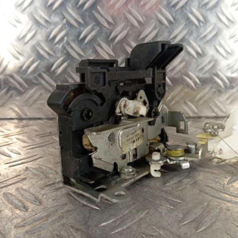 Serrure avant droit DACIA SANDERO 1