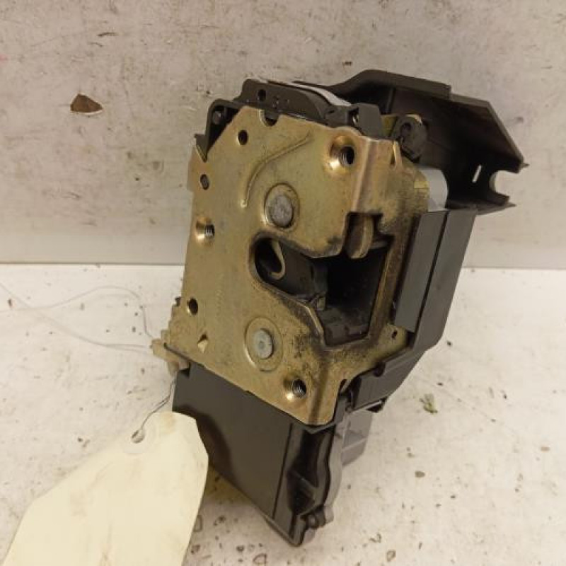 Serrure avant droit PEUGEOT 307