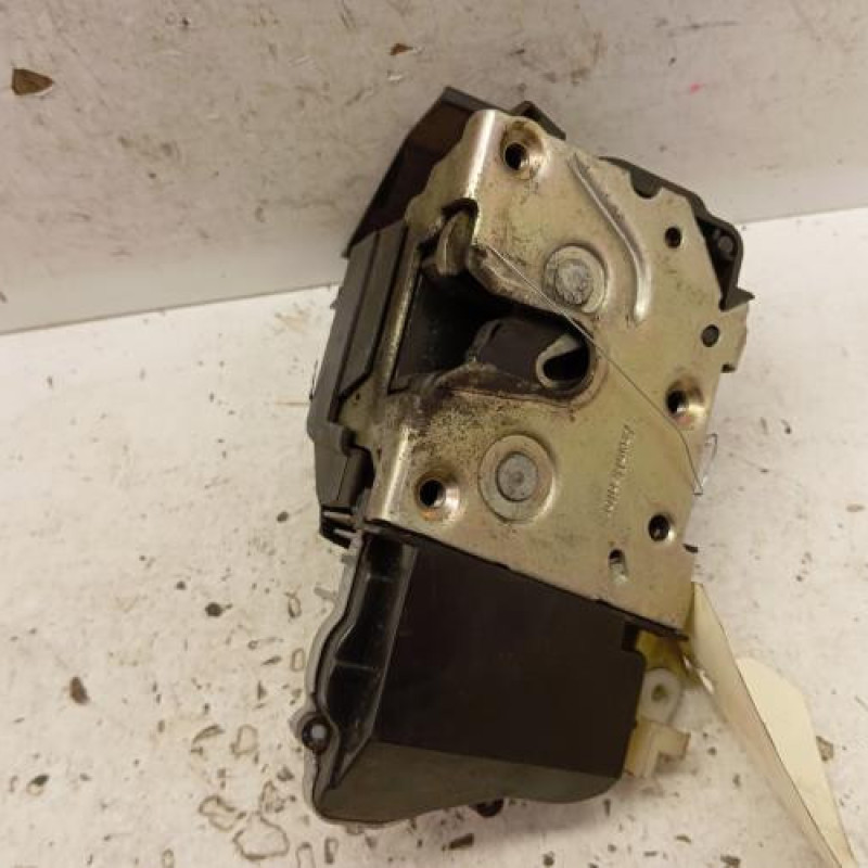 Serrure avant gauche PEUGEOT 307