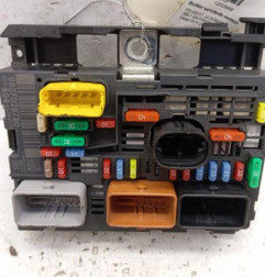 Boitier servitude moteur (BSM) PEUGEOT 308 1 SW Photo n°1