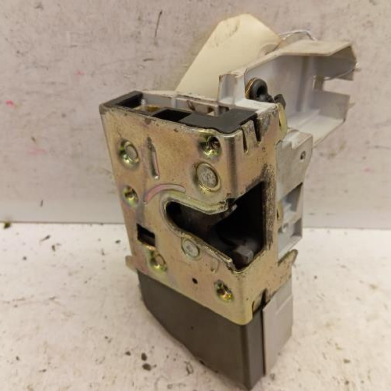 Serrure avant droit PEUGEOT 307