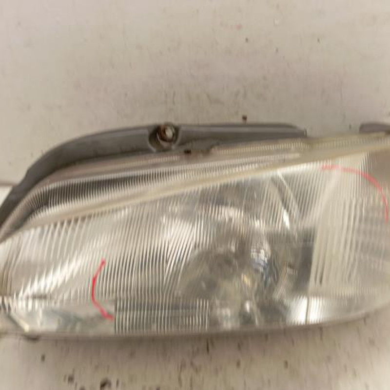 Optique avant principal gauche (feux)(phare) PEUGEOT 106