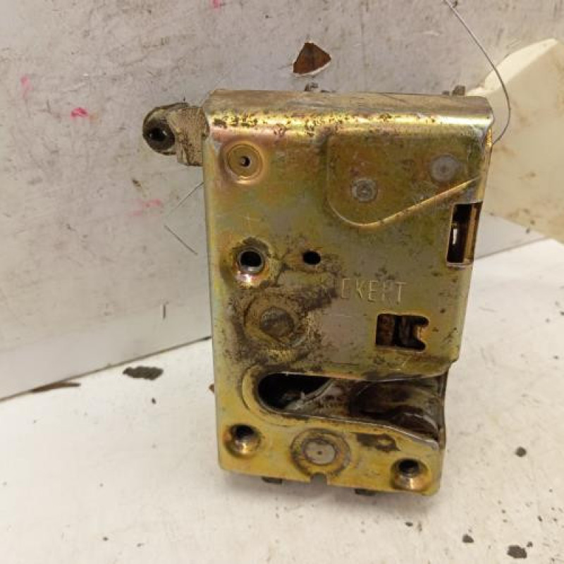 Serrure avant gauche PEUGEOT 106