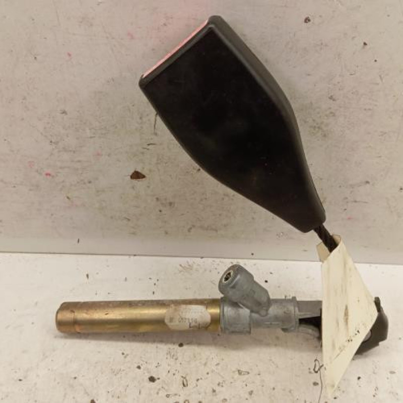 Attache ceinture avant droit RENAULT CLIO 2