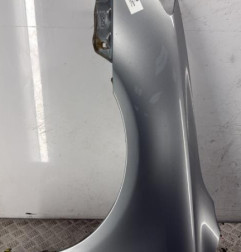 Aile avant gauche TOYOTA AVENSIS 2 Photo n°1