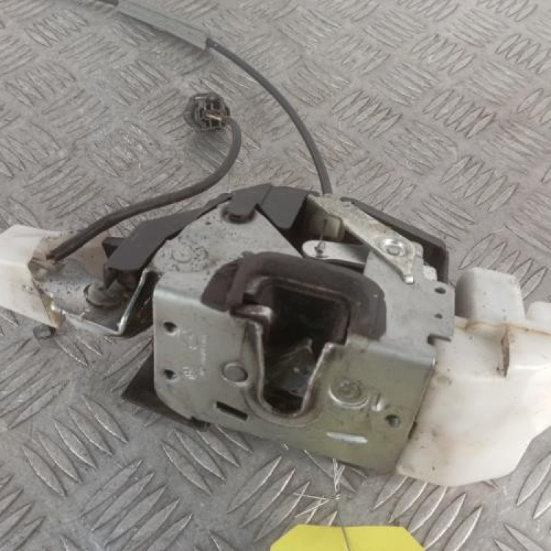 Serrure avant gauche VOLKSWAGEN FOX