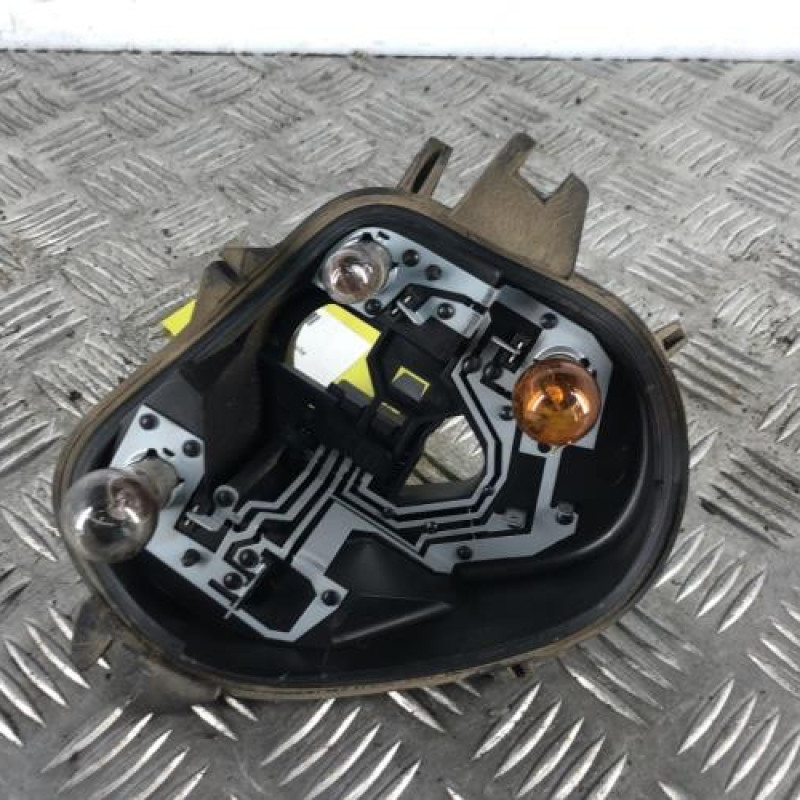 Platine feu arriere gauche PEUGEOT 208 1