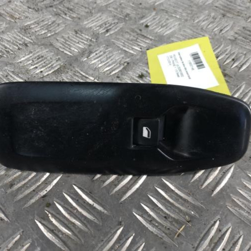 Interrupteur de leve vitre avant droit PEUGEOT 208 1