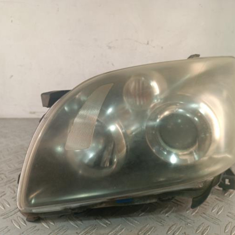 Optique avant principal gauche (feux)(phare) TOYOTA AVENSIS 2