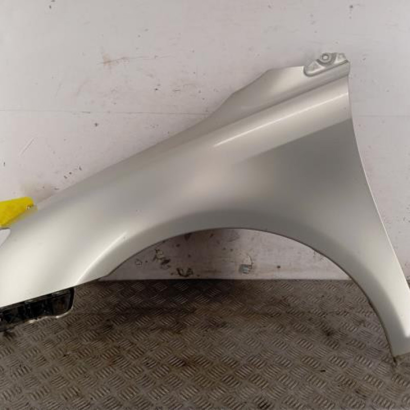 Aile avant gauche TOYOTA AVENSIS 2