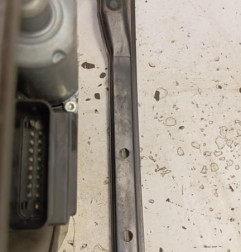 Moteur leve vitre arriere gauche VOLKSWAGEN GOLF PLUS Photo n°3