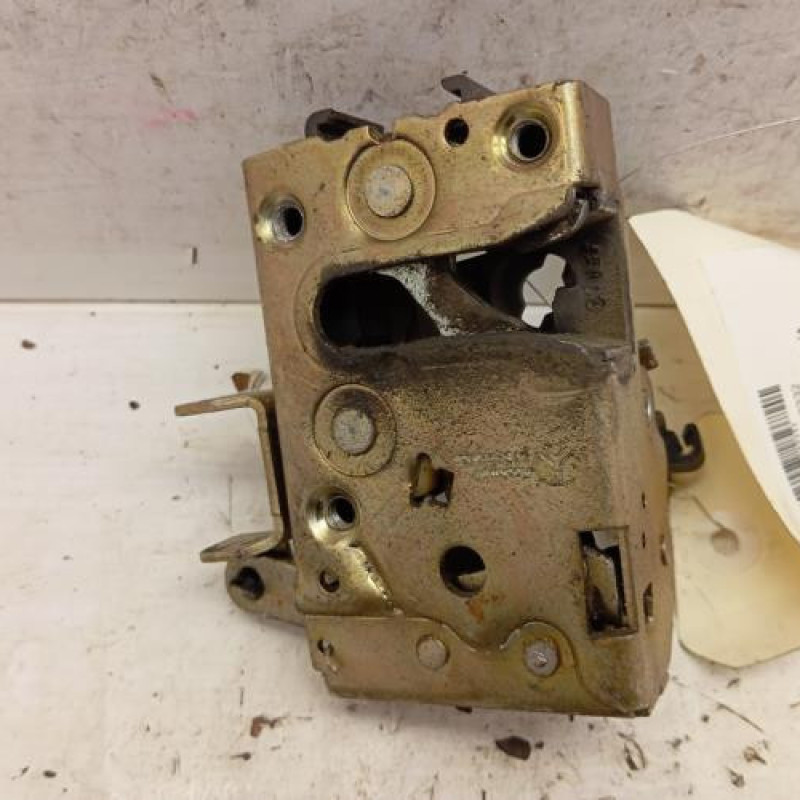 Serrure avant droit PEUGEOT 106