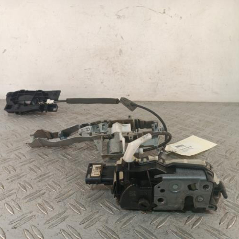 Serrure arriere gauche PEUGEOT 3008 1