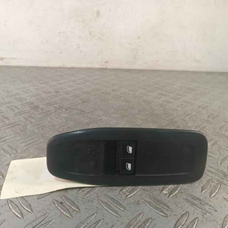 Interrupteur de leve vitre avant gauche PEUGEOT 208 1