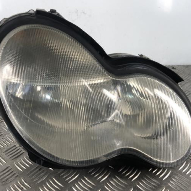 Optique avant principal droit (feux)(phare) MERCEDES CLASSE C 203